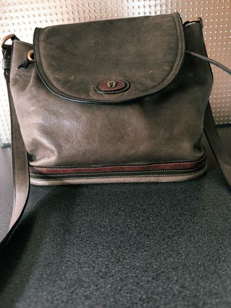 Etienne Aigner Ledertasche grün mit bordeaux