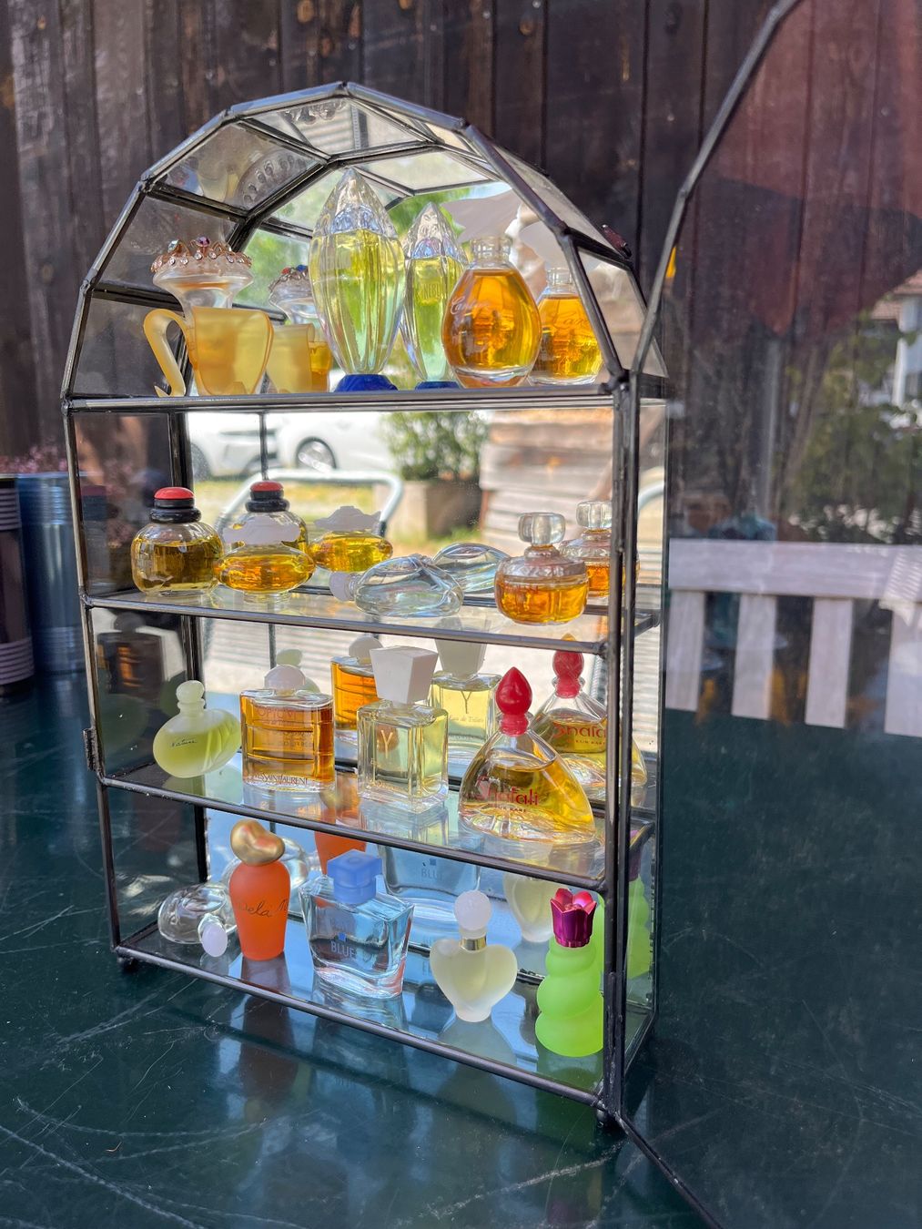 Saint Laurent Profumi & Eau de Toilette: Diverse Mini Parfums inklusive Glasvitrine – Usato da Otelfingen venduto da Yossi-68 1
