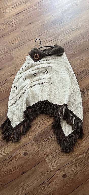 Sonstige Damenmode: Poncho Einheitsgrösse – Gebraucht aus Balsthal von Helvetai