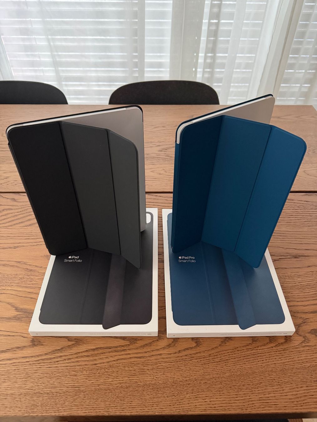 Apple Covers & Borse: 2 Cover Apple Smart Folio per iPad Pro 11" – Usato da Camorino venduto da MaSi1