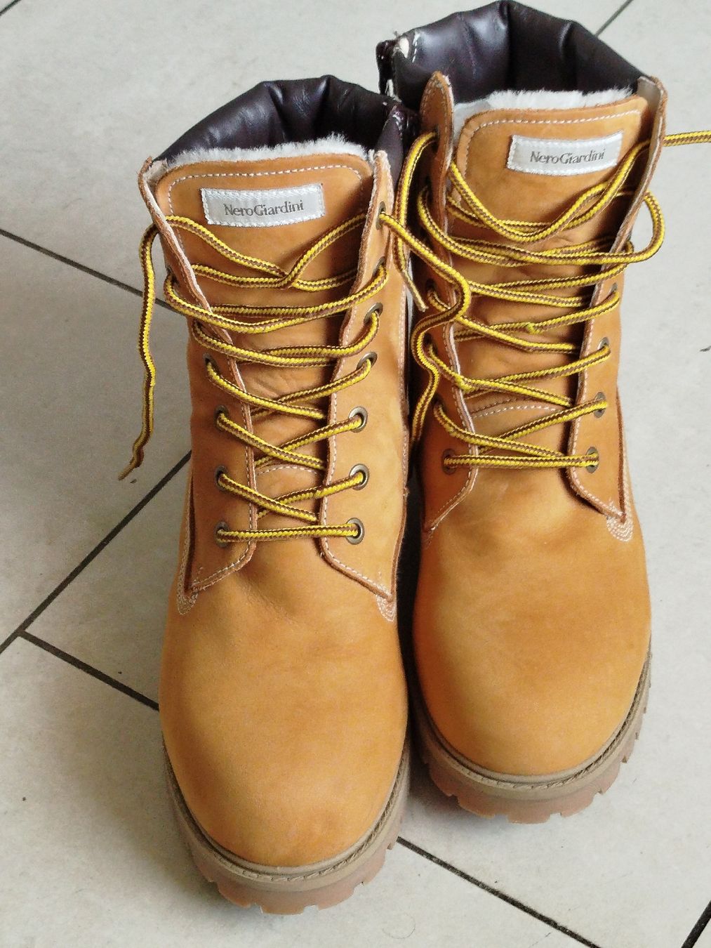 Scarpe da uomo: Nero Giardini Winterschuh ockergelb mit Lammfell – Usato da Rupperswil venduto da Annet.Dann888