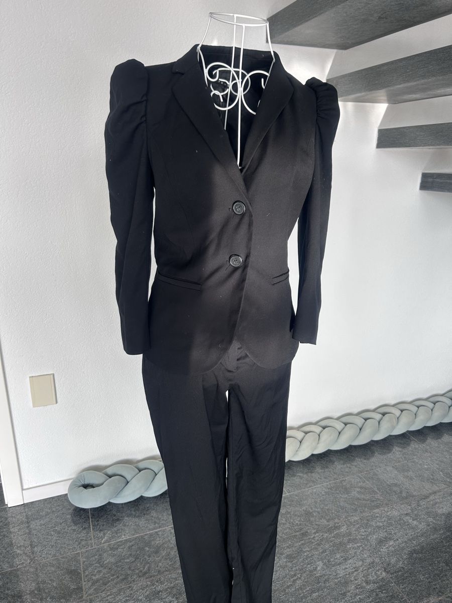 Sisley Completi & Tailleur: Ensemble tailleur noir élégant - Parfait pour l'automne – Usato da Courroux venduto da lan_5f9f 1