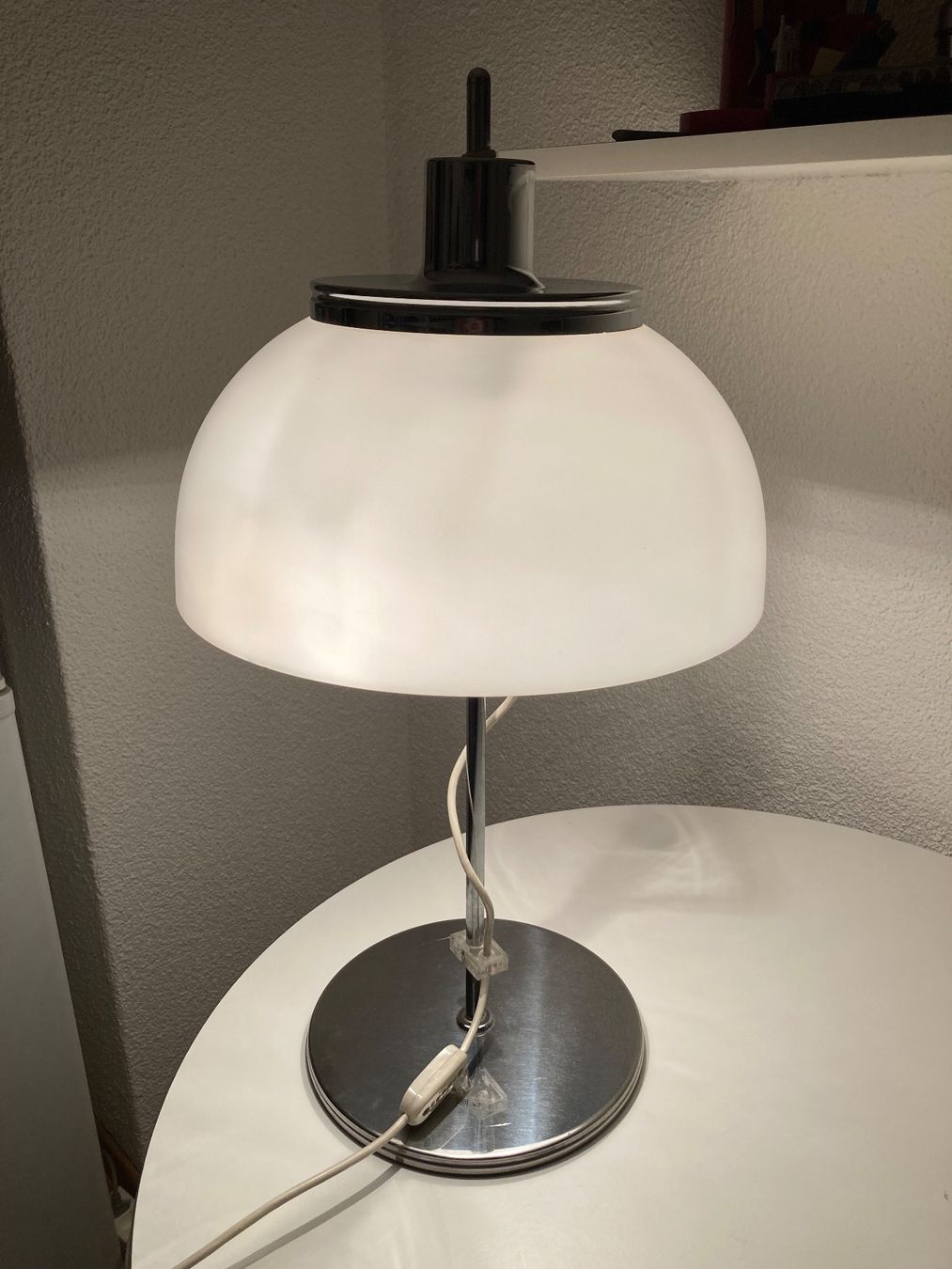Guzzini Lampade: Tischlampe von Harvey Guzzini – Usato da Burgdorf venduto da Jointler