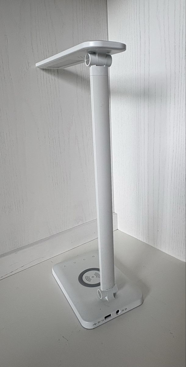 Lampade: Tracon LED Desk Lamp With Charging Pad  – Usato da Genève venduto da ton_h779 4