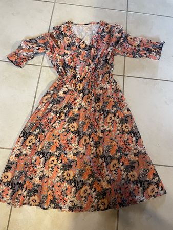 Kleid EMERY ROSE geblümt Grösse S neuwertig