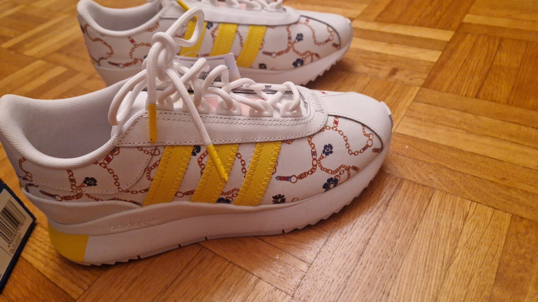 Adidas Damenschuhe: Adidas basket femme – Gebraucht aus Genève von car_2wpt 2