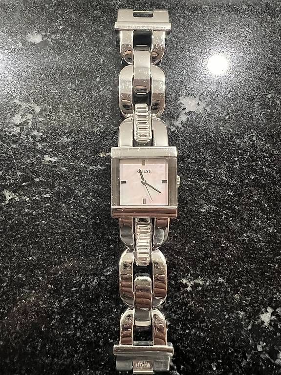 Guess Orologi: Guess Damenuhr – Usato da Zuchwil venduto da ela0110