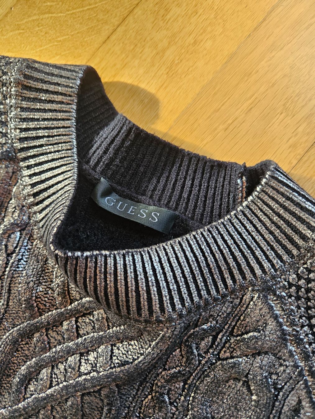 Guess Pullover & Sweatshirts: Neuer Pullover GUESS anthrazit/Metall-look Gr. M hoher NP! – Neu (gemäss Beschreibung) aus Bolligen von SwissDutchy_1973 1