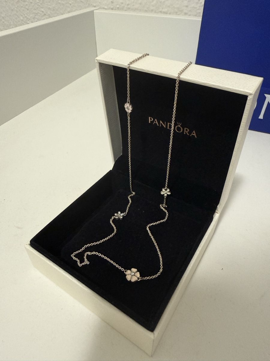 Pandora Ketten: Halskette mit Blumen - Pandora – Neu (gemäss Beschreibung) aus Winterthur von vic_d5t9 1