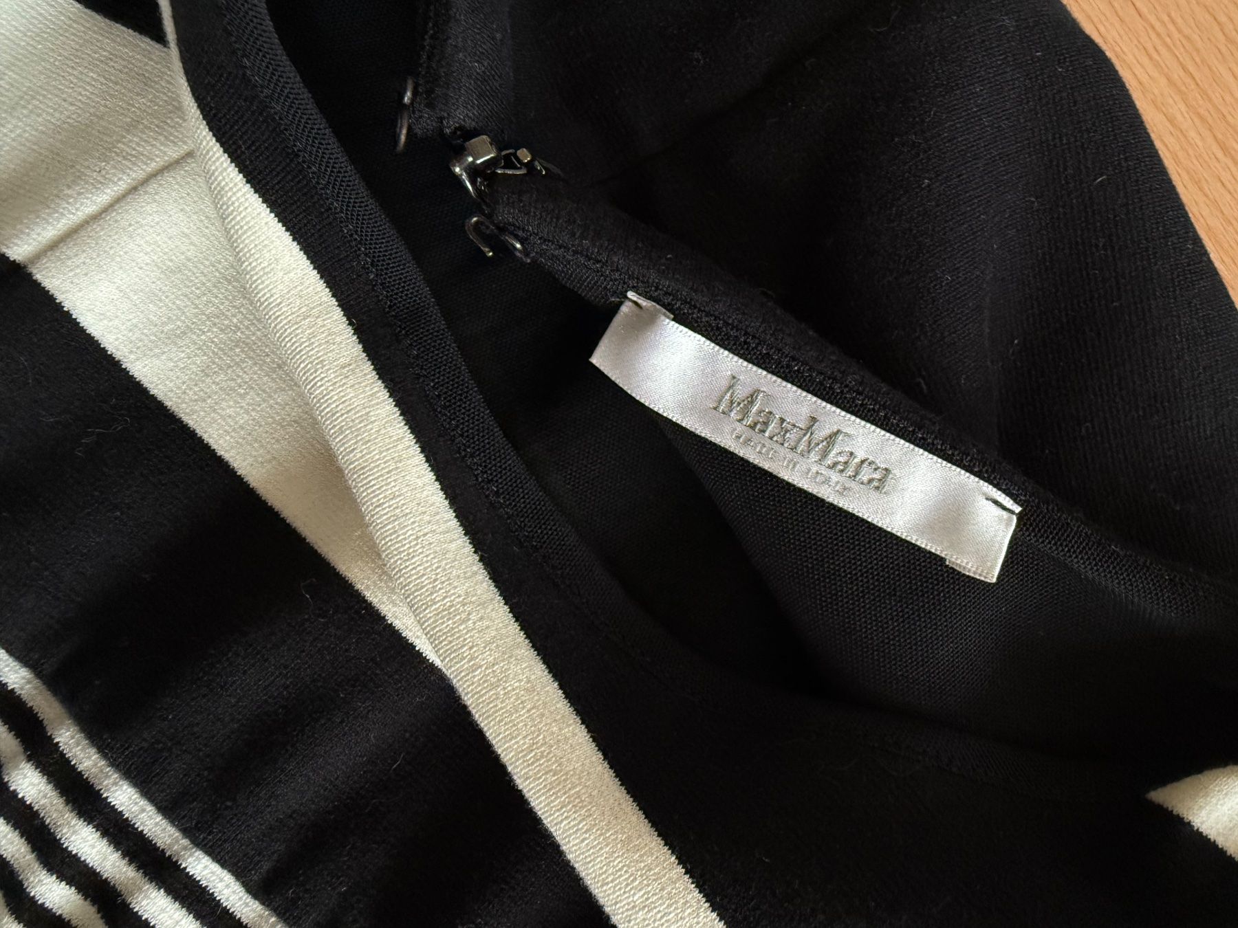 Max Mara Vestiti: MaxMara Kleid, Grösse 36, schwarz/weiss gestreift Top – Usato da Zollikon venduto da mgo_95l7 1
