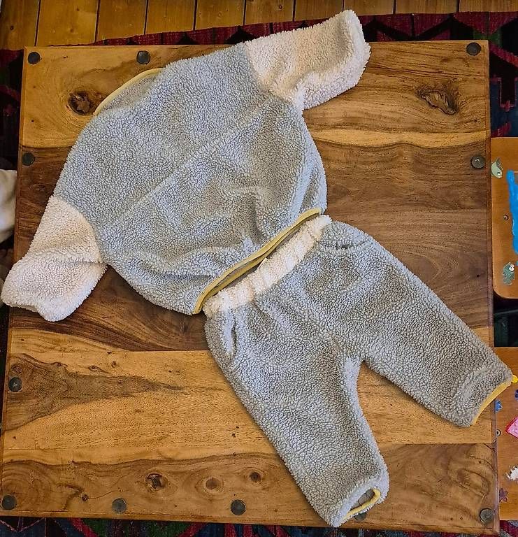Completi: Jogginganzug Kinder von Zara Grösse 86 – Usato da Bremgarten AG venduto da Noii 2