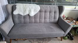 Sofa grau 2-Sitzer mit Knopfsteppung guter Zustand