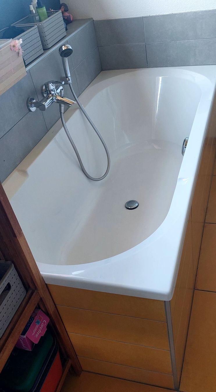Badewannen: Badezimmer Möbel – Gebraucht aus Ormalingen von psc_x9hj