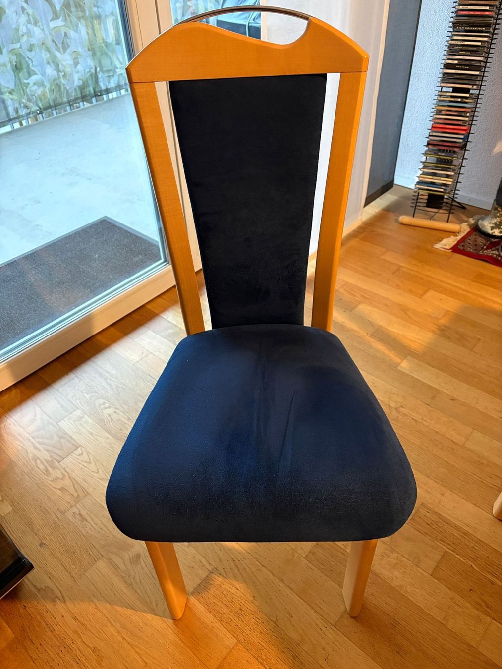 Set di tavolo e panche: Gratis zum abholen-Esstisch inkl. 6 Alcantara - Stühle – Usato da Tägerwilen venduto da Taegi01 6