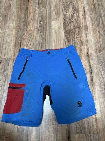 Kurze Hosen für sportliche Aktivitäten.