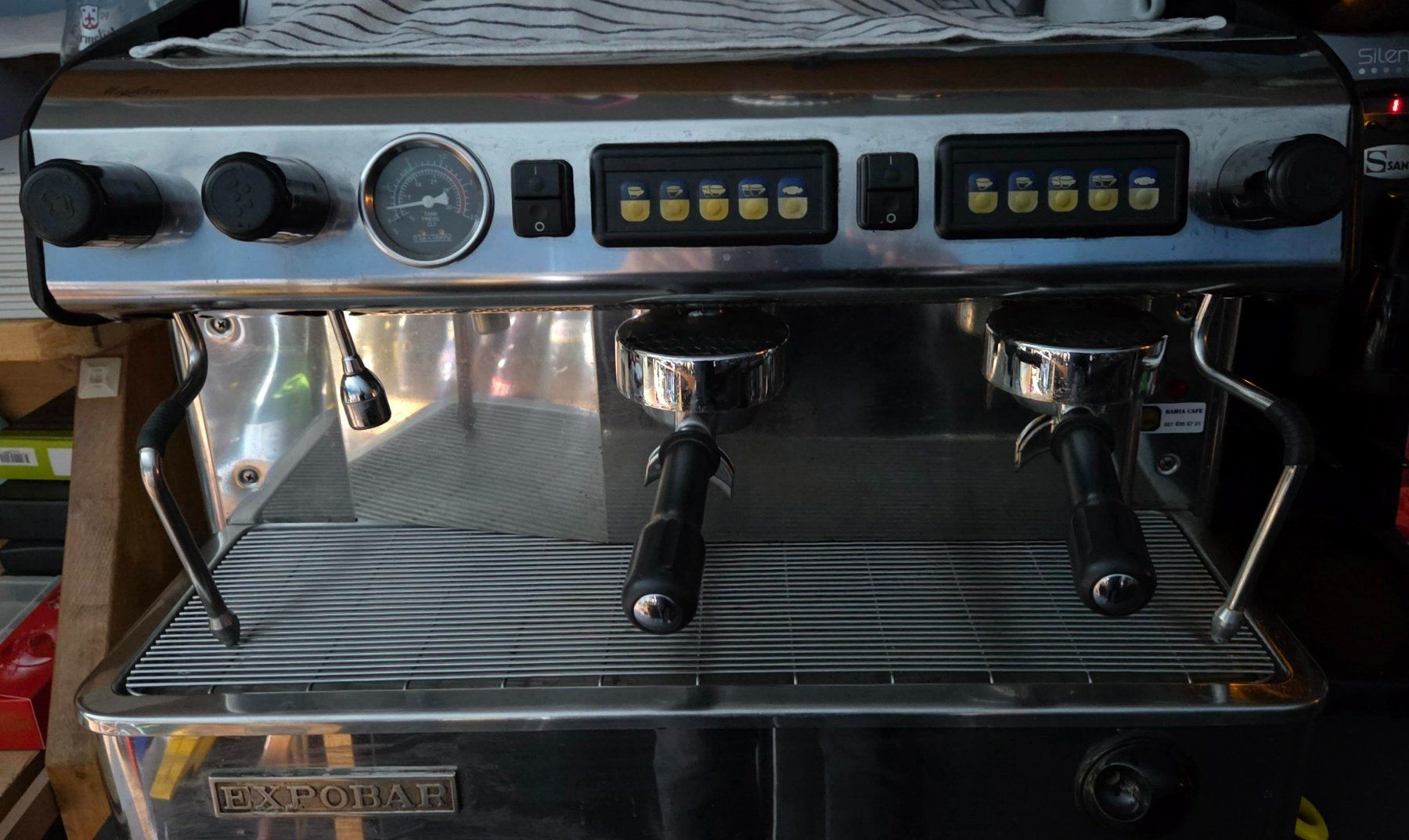 Kaffeemaschinen & Espressomaschinen: Urgent à Vendre une machine à café prof. 2 groupes – Gebraucht aus Yverdon-les-Bains von lcs_7tgm