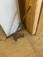 Hebelschere Metallschneidemaschine gebraucht rot