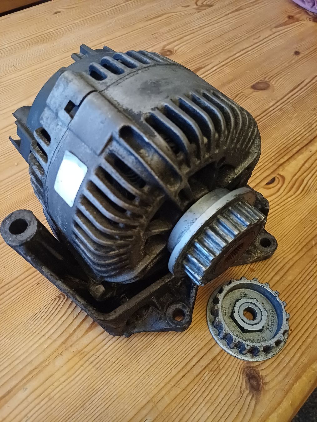 Volkswagen Tutti pezzi di ricambio auto: Alternator, Lichtmaschine VW T5 Multivan 2003-2009 Gebraucht – Usato da Domat-Ems venduto da Waterbikes 2