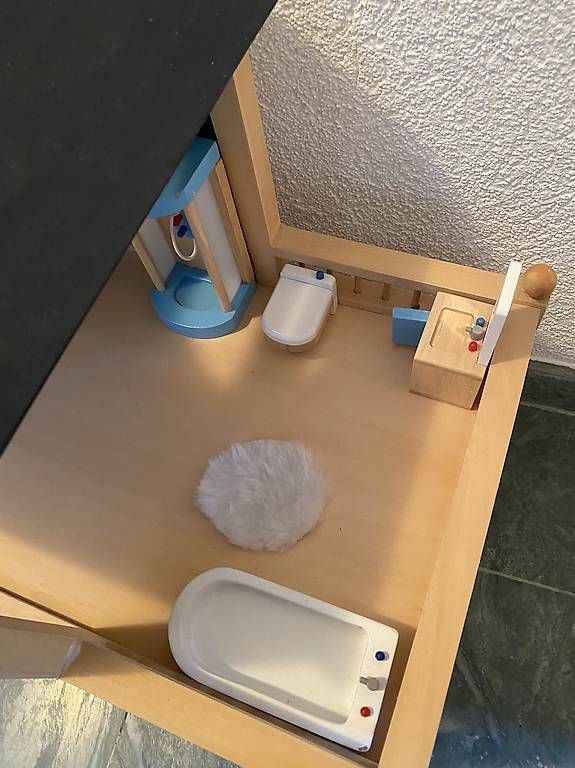 Casette per bambini: Maison de poupée/playmobile ou autre en bois – Usato da Vernayaz venduto da mel_9kvl 1