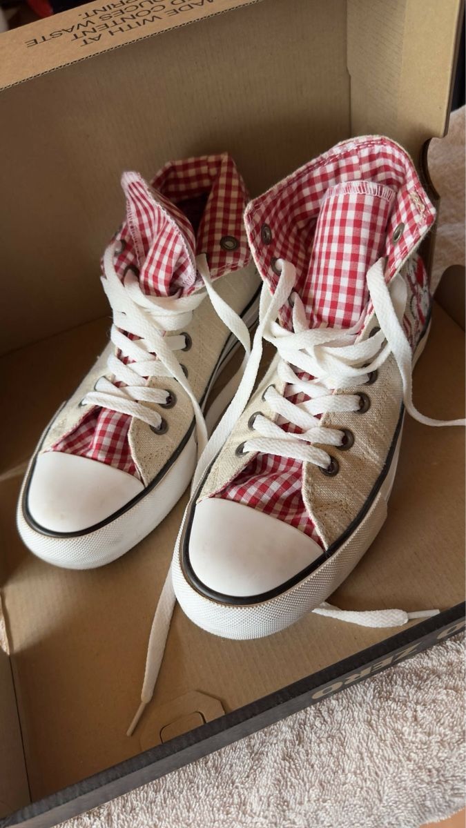 Krüger Scarpe da donna: Krüger Sneaker Dirndl Gr. 39 – Nuovo (secondo la descrizione) da Dierikon venduto da lea_8f72