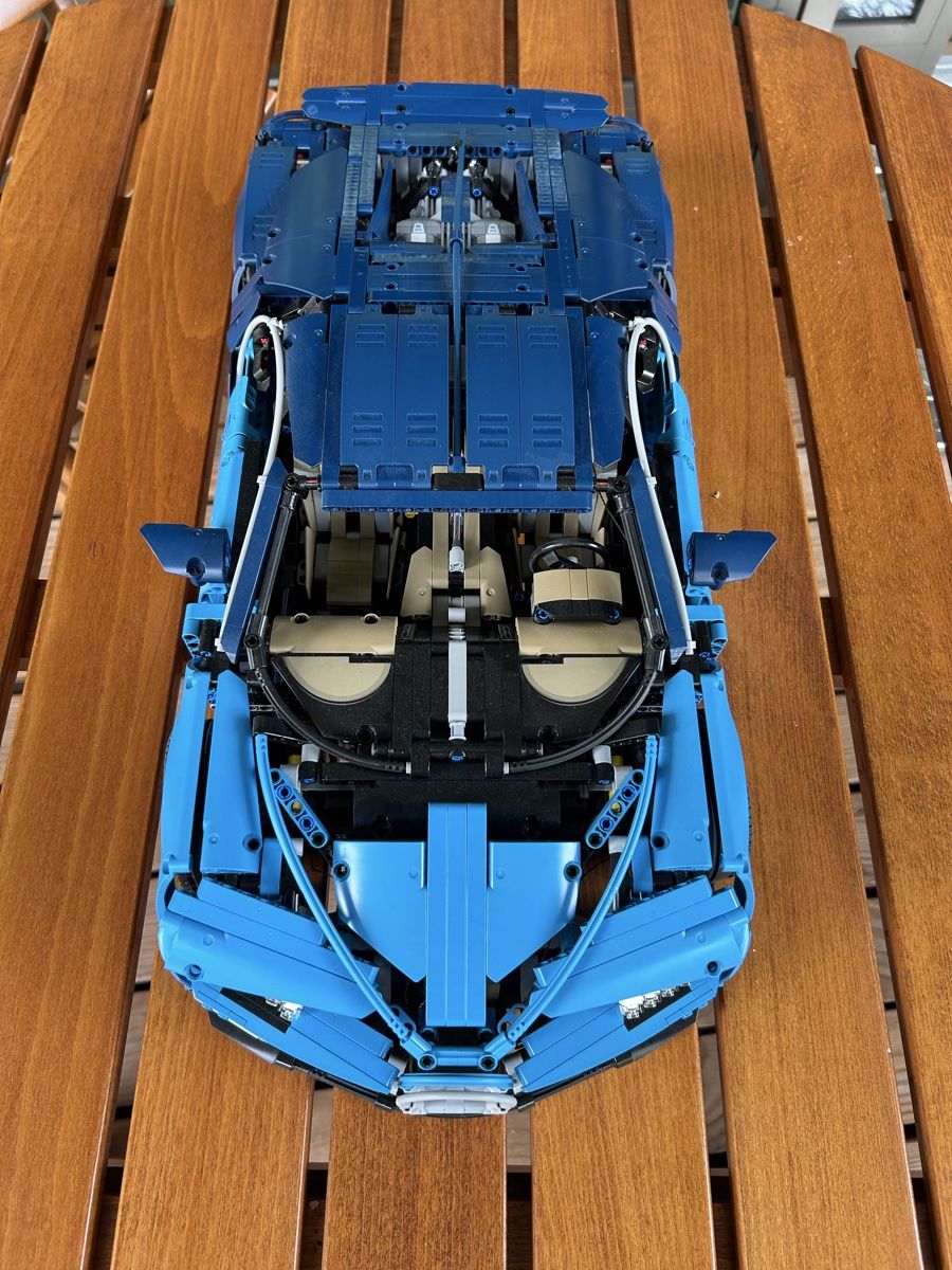 Lego Giocattoli: LEGO Technic Bugatti Chiron 42083 + custom LED light kit – Usato da Zürich venduto da giovi321 1