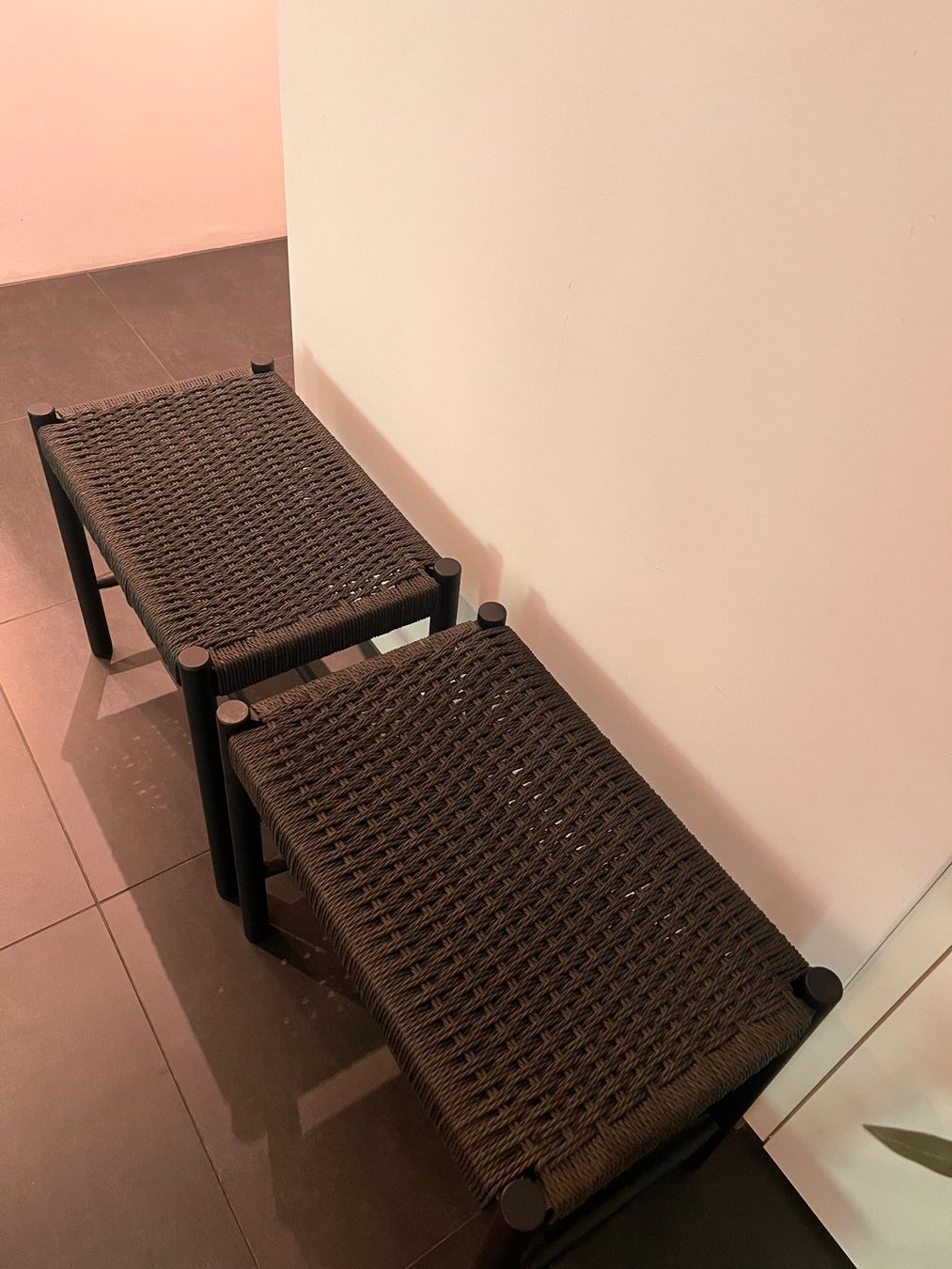 Livique Sgabelli: Hocker 2 x , schwarz-Holz – Usato da Kriens venduto da SGHomestudios 1
