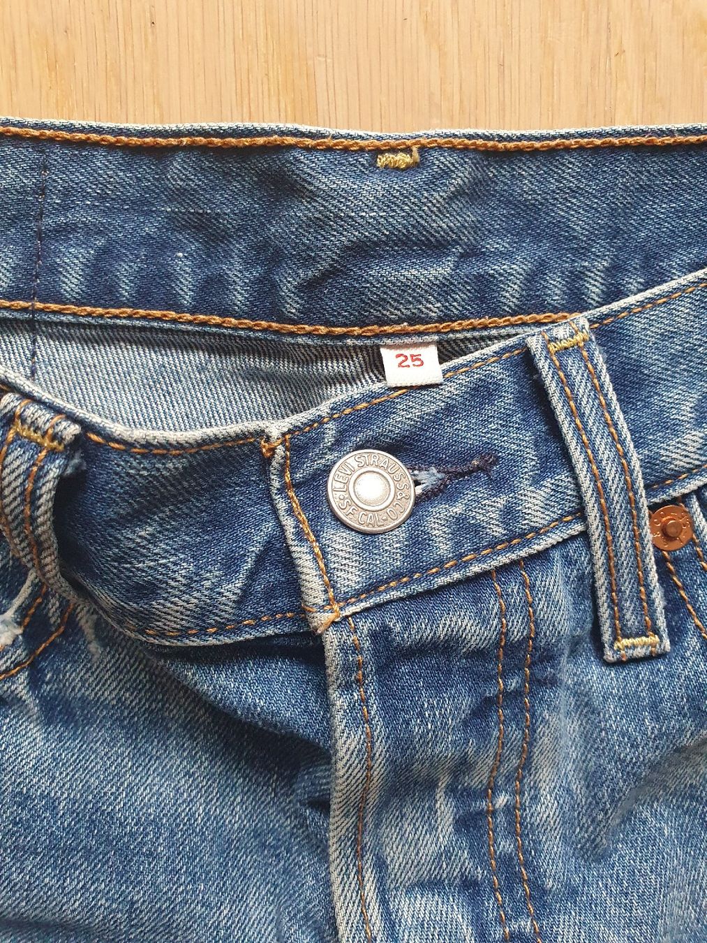 Levi's Pantaloni: Shorts – Nuovo (secondo la descrizione) da Zürich venduto da nadiialivia 1