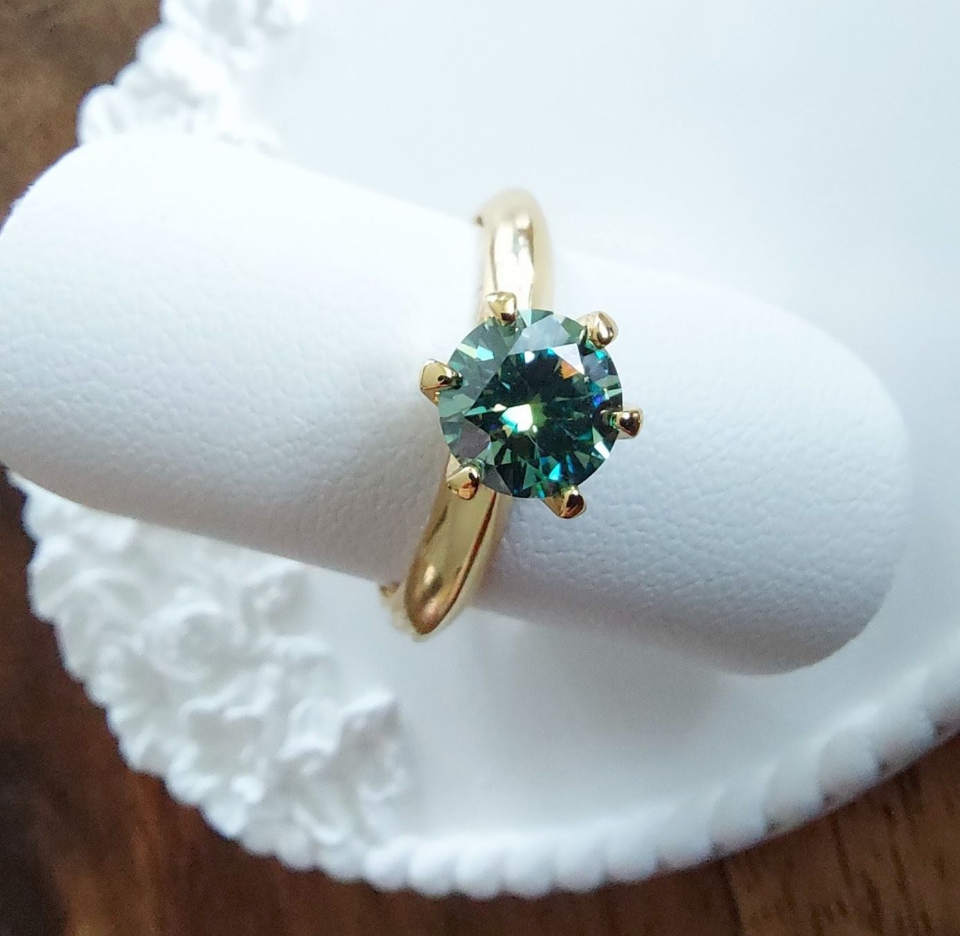 Bagues: Wunderschöner Solitär Ring, mit Moissanite – Neuf (Voir description) à Ettenhausen TG par CH2300 3