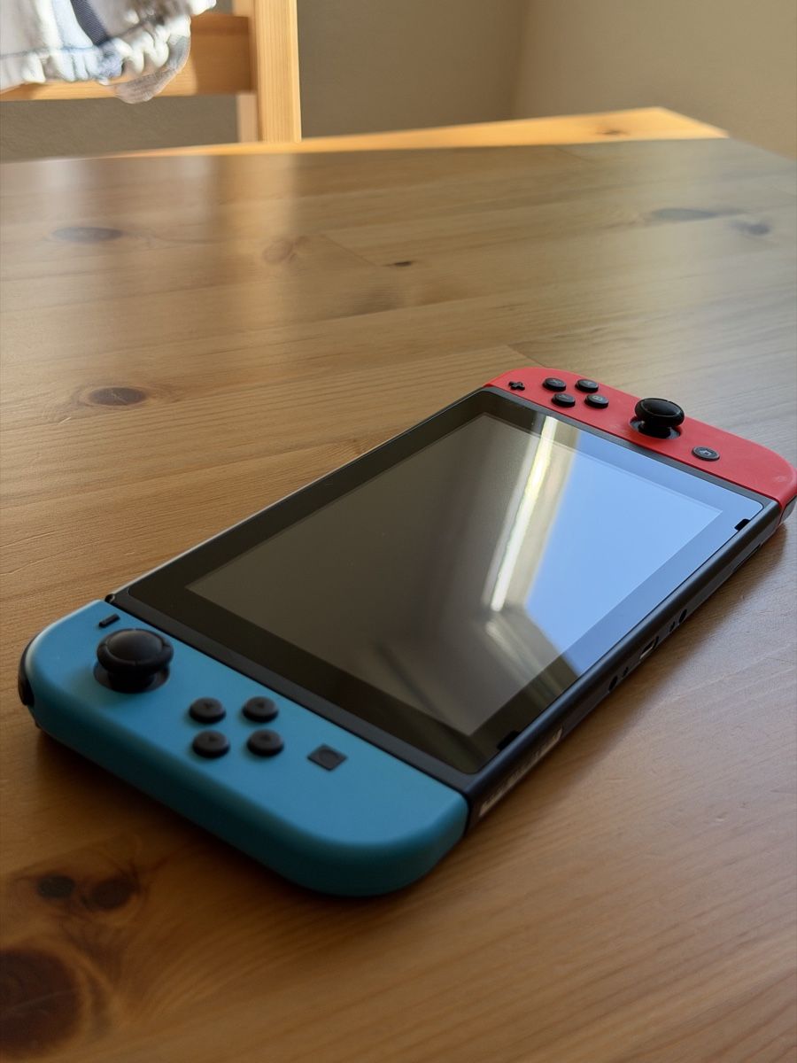 Nintendo Console: Nintendo Switch V1 Console – Complete Set + 3 Games + Case – Usato da Zürich venduto da idbronskiy 4
