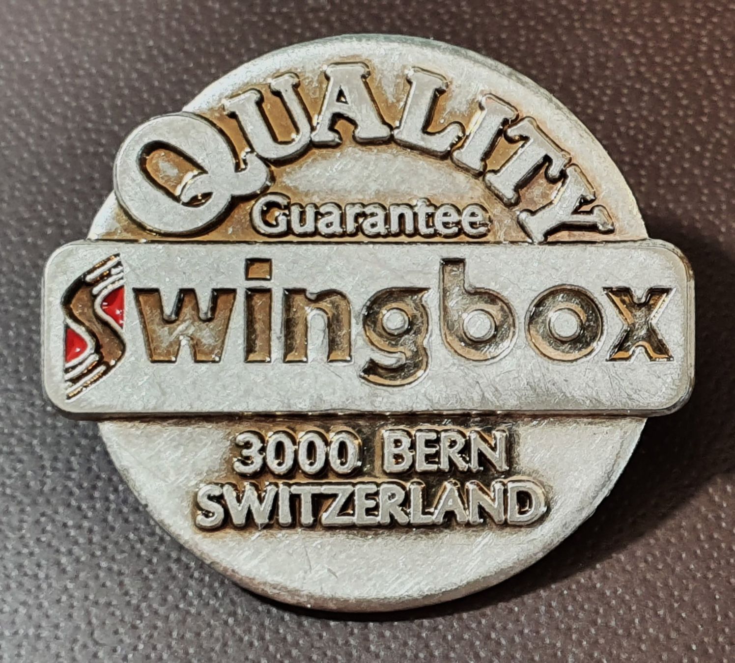 Plaketten & Abzeichen: S234 - Pin Swingbox Quality Guarantee 3000 BERN Switzerland – Gebraucht aus Reinach BL von Boston-Verkauf