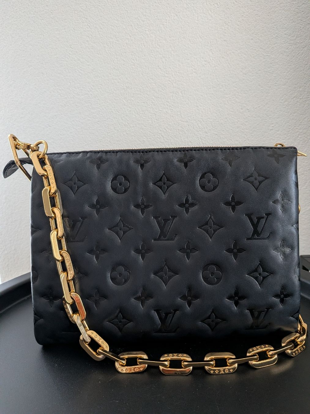 Louis Vuitton Borse da donna: Louis Vuitton Black Coussin PM Leather Embossed Chain Bag – Usato da Morges venduto da dhi_y2qk