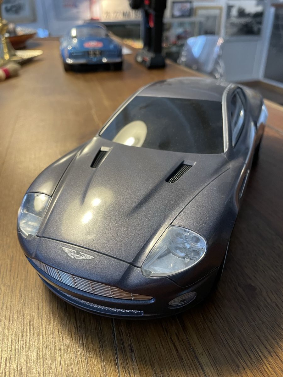Nikko Modellismo RC: Aston Martin RC von Nikko – Nuovo (secondo la descrizione) da Laupen BE venduto da Perigoso 1