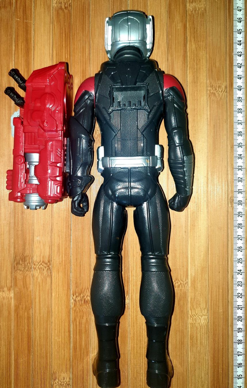 Statuette: Actionfigur Ant-Man mit Blaster-Rucksack – Usato da Zofingen venduto da Barnu21 1