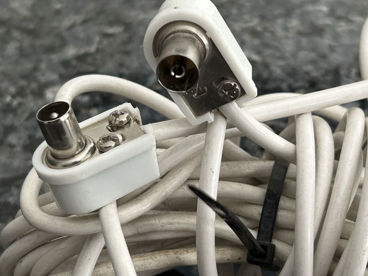 Câbles: Antennen-Kabel – D'occasion à Winterthur par stella67