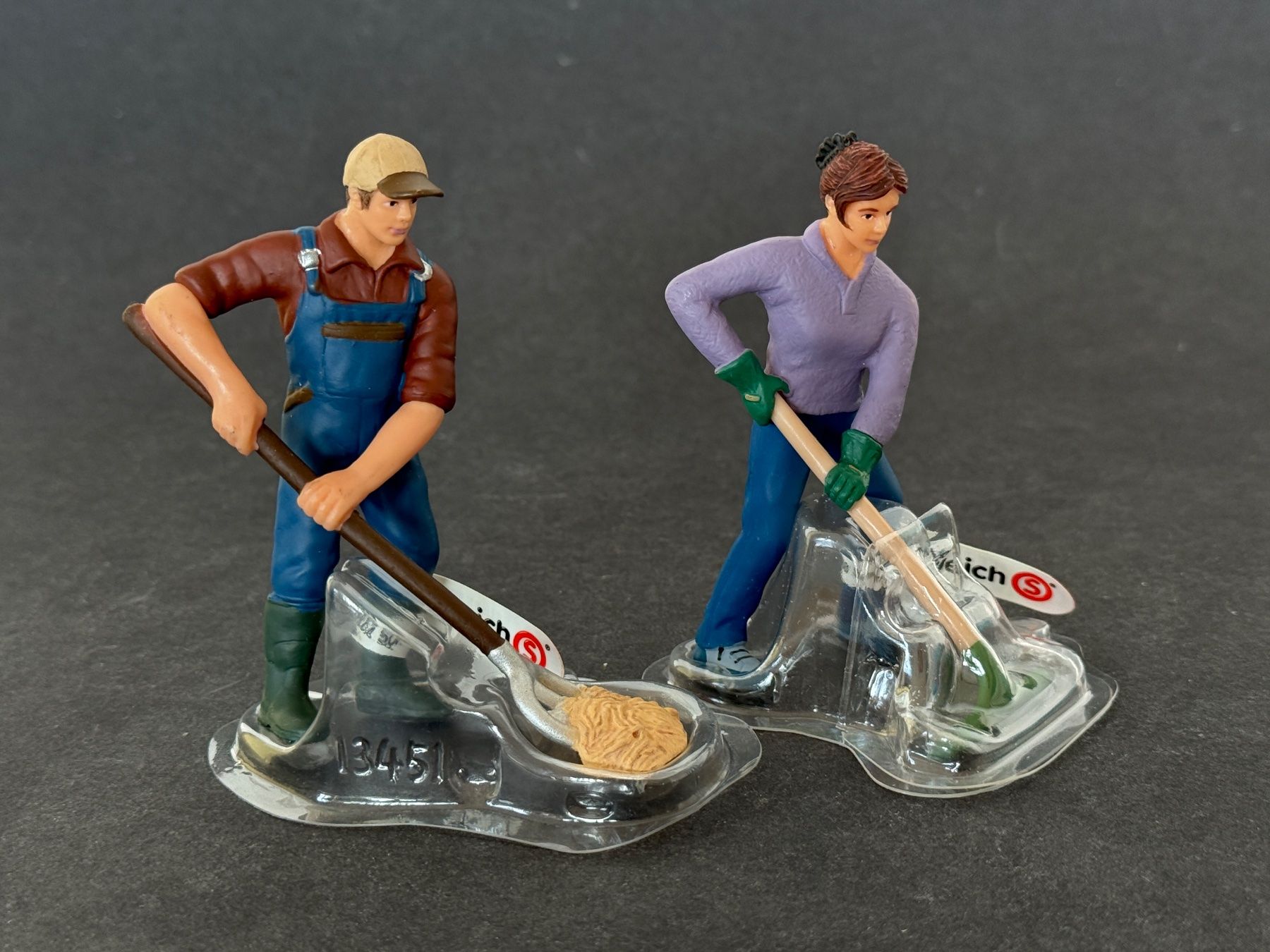 Schleich Statuette: Schleich Bauer Bäuerin Stalljunge Menschen Figuren – Nuovo (secondo la descrizione) da Ennetbaden venduto da mapa05 2