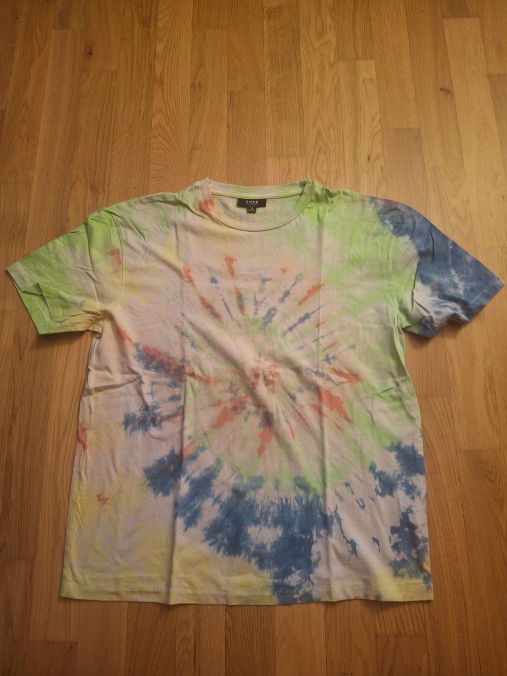 T-shirt: Batik T-Shirt – Usato da Luzern venduto da gab_726g