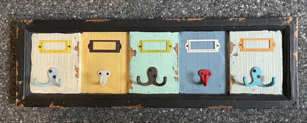 Garderobe: Garderobe / Haken / bunte Aufhänger – Gebraucht aus Wallenwil von Pm2000