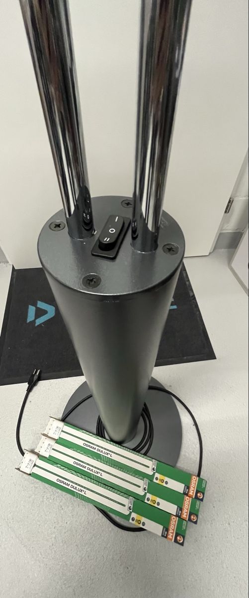 Lampade: Stehlampe – Usato da Hinwil venduto da ZuozRS 1