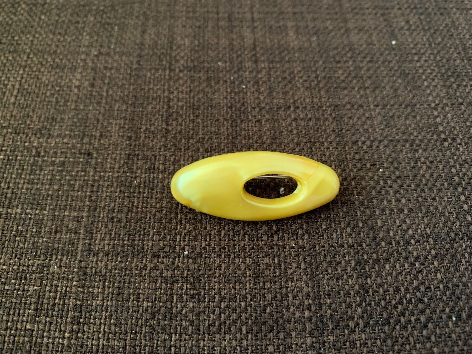 Broschen & Nadeln: Hijab-Pin / Sicherheitsnadel gelb – Neu und originalverpackt aus Grenchen von SweetiesCH