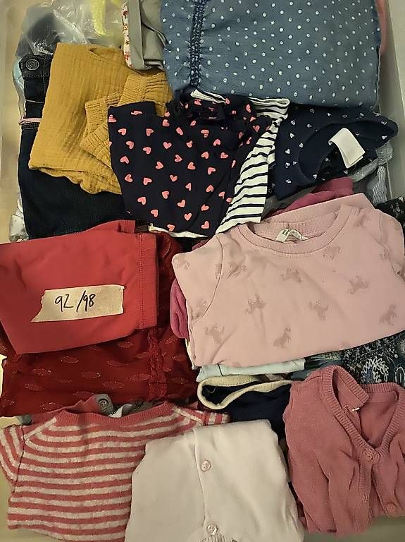Lotti & Set di vestiti: Diverse Mädchenkleider 92/98 – Usato da Männedorf venduto da Danielalenz