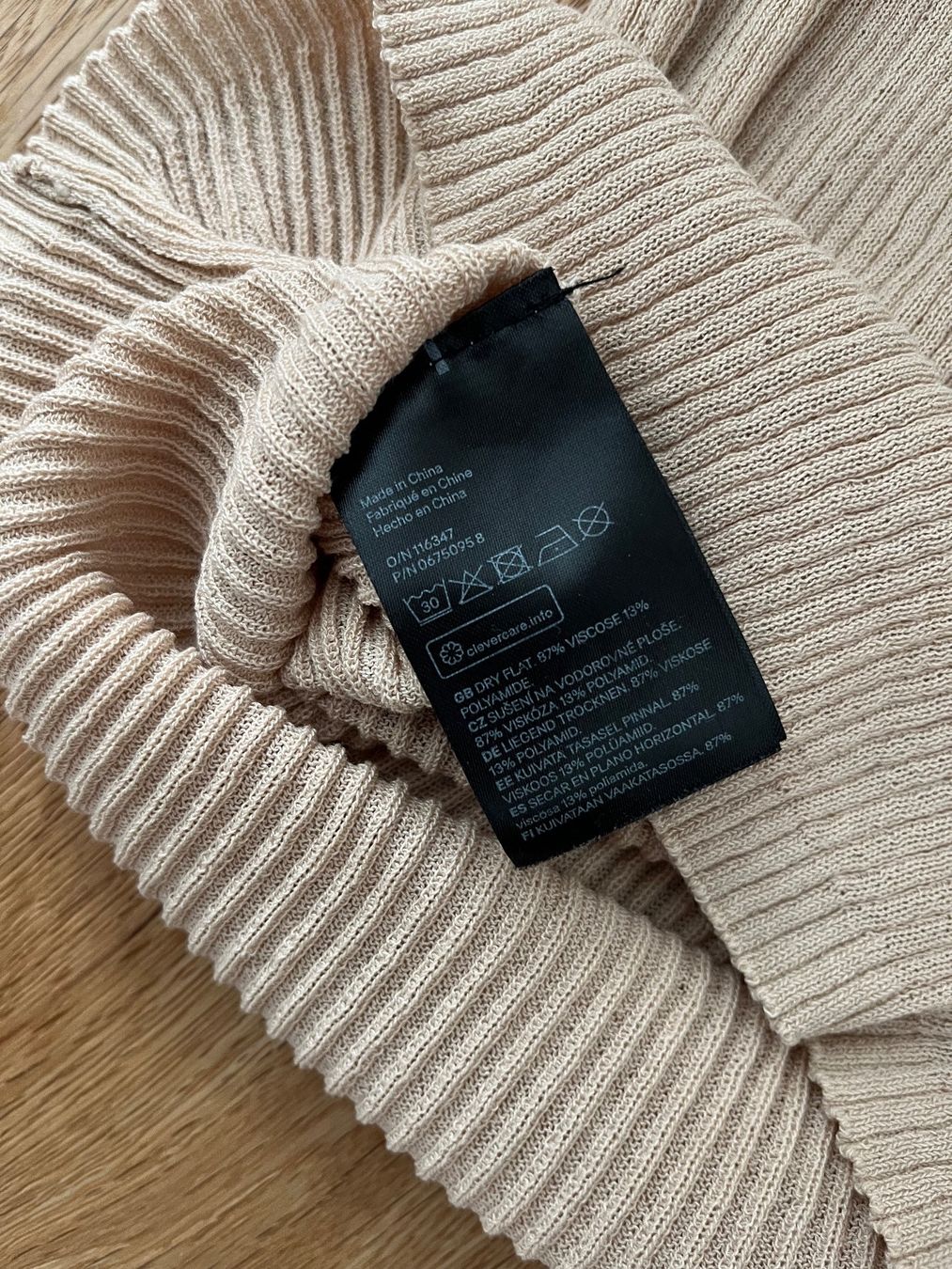H&M Top: H&M Geripptes Shirt, Gr. 38 – Usato da Interlaken venduto da fbnscl 4