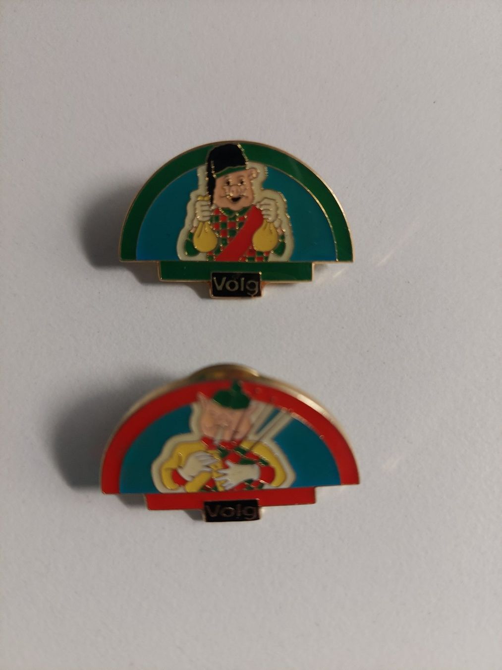 Placchette & Badge: 2 Pins Volg – Nuovo (secondo la descrizione) da Wil SG venduto da ram_c5j2