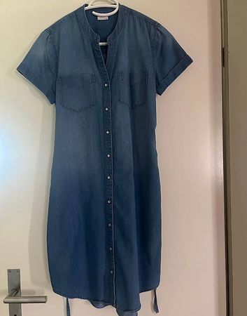 Super schönes und bequemes Jeanskleid Grösse 34