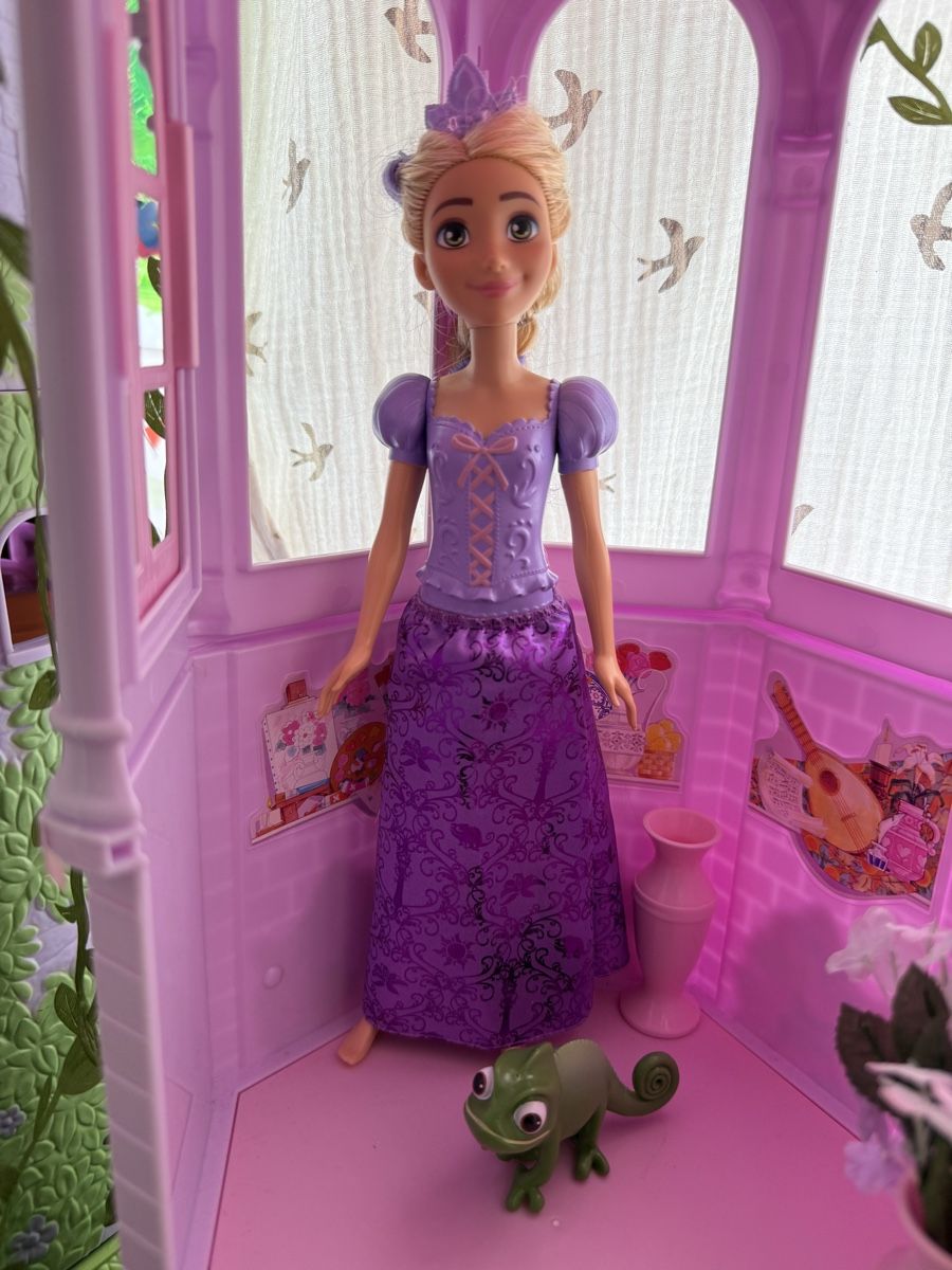 Disney Bambole: Barbie Disney Raiponce + Pascal – Usato da Ecublens VD venduto da charliecinquillo