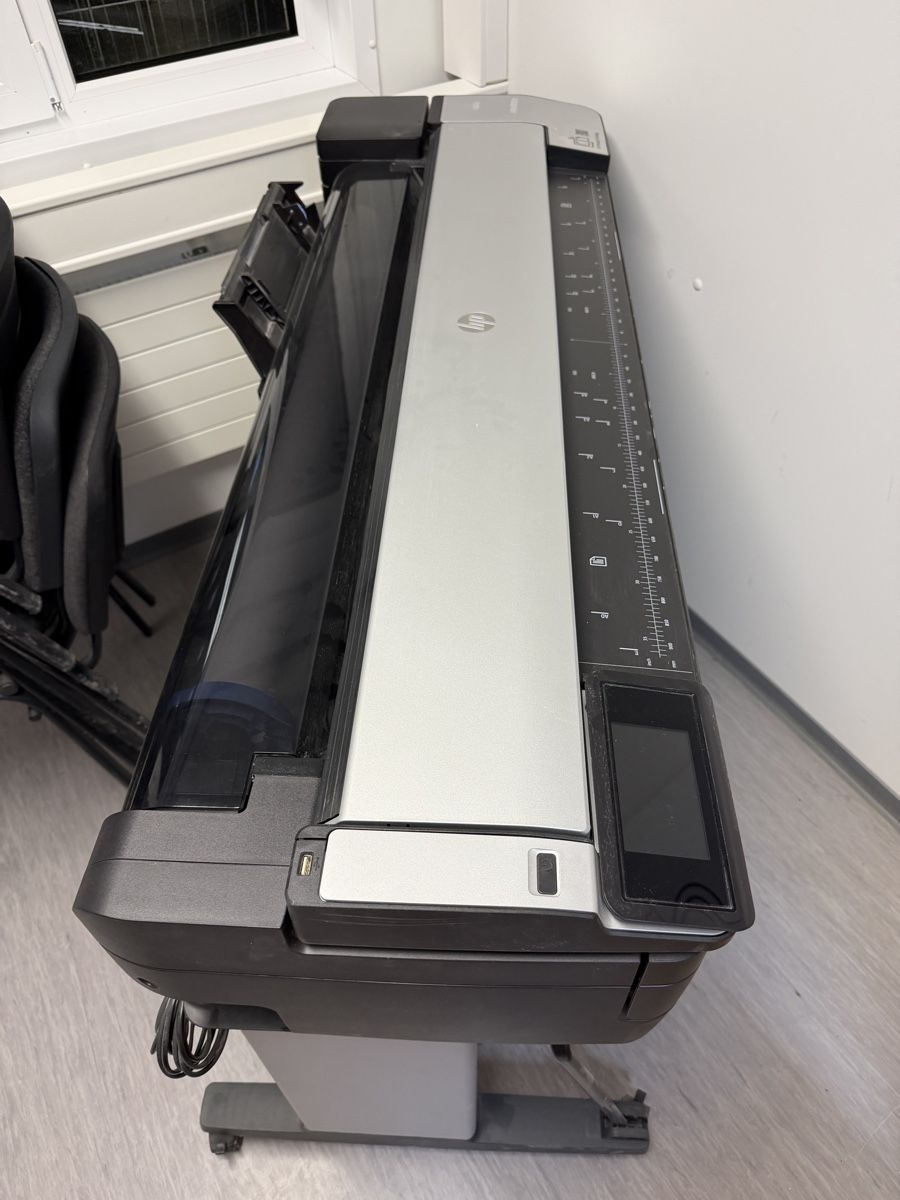 Hewlett Packard Stampanti: HP DesignJet T830 MFP Grossformatdrucker gebraucht – Usato da Oberwil-Lieli venduto da Fcz1991