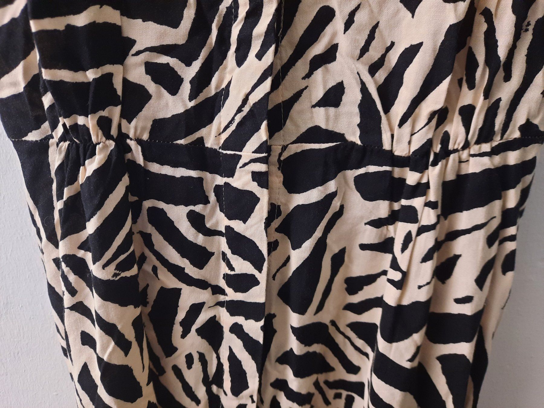 H&M Kleider: Damenkleid Zebralook H&M – Gebraucht aus Zürich von ONVA-RE-USE 3