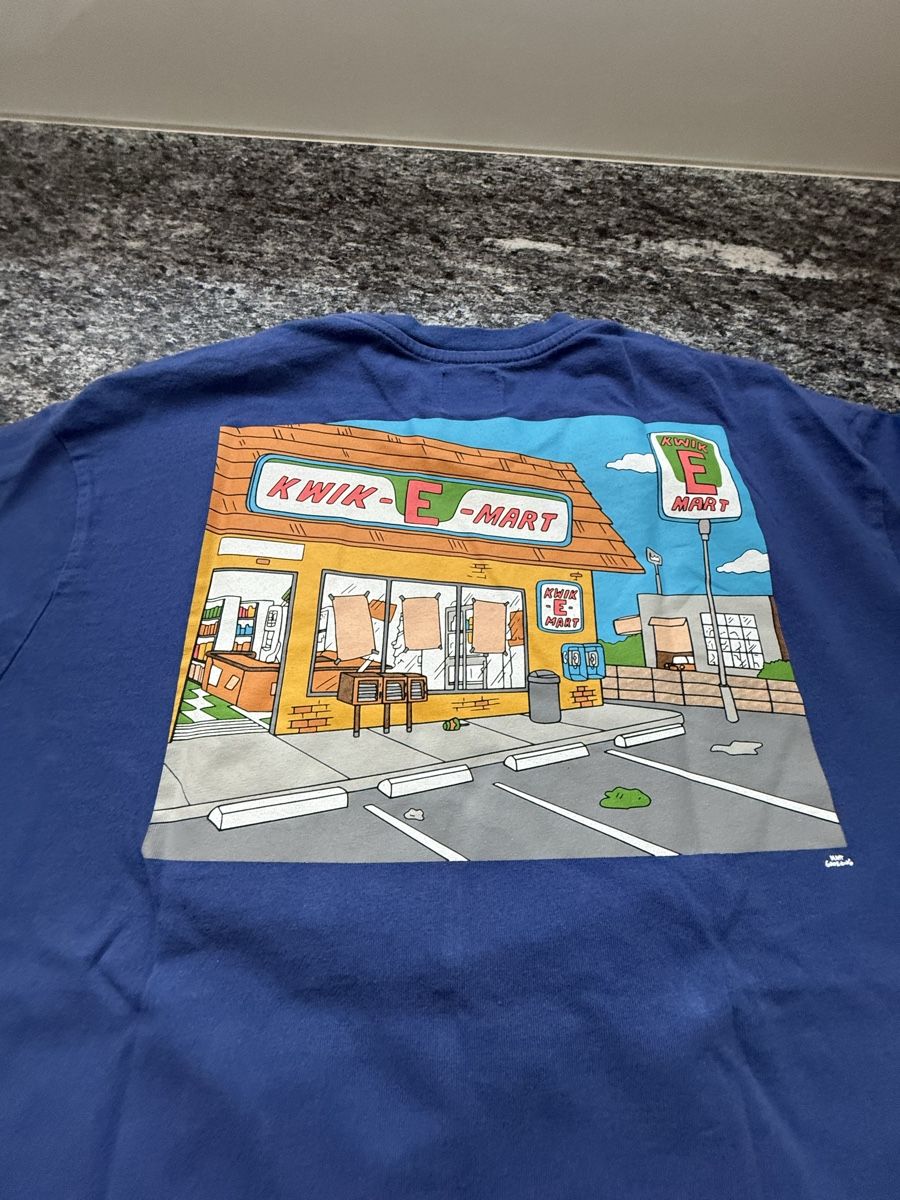 Raf Simons T-shirt: Maglietta blu Simpsons Kwik-E-Mart taglia S – Usato da Roveredo GR venduto da ang_cc9l 2
