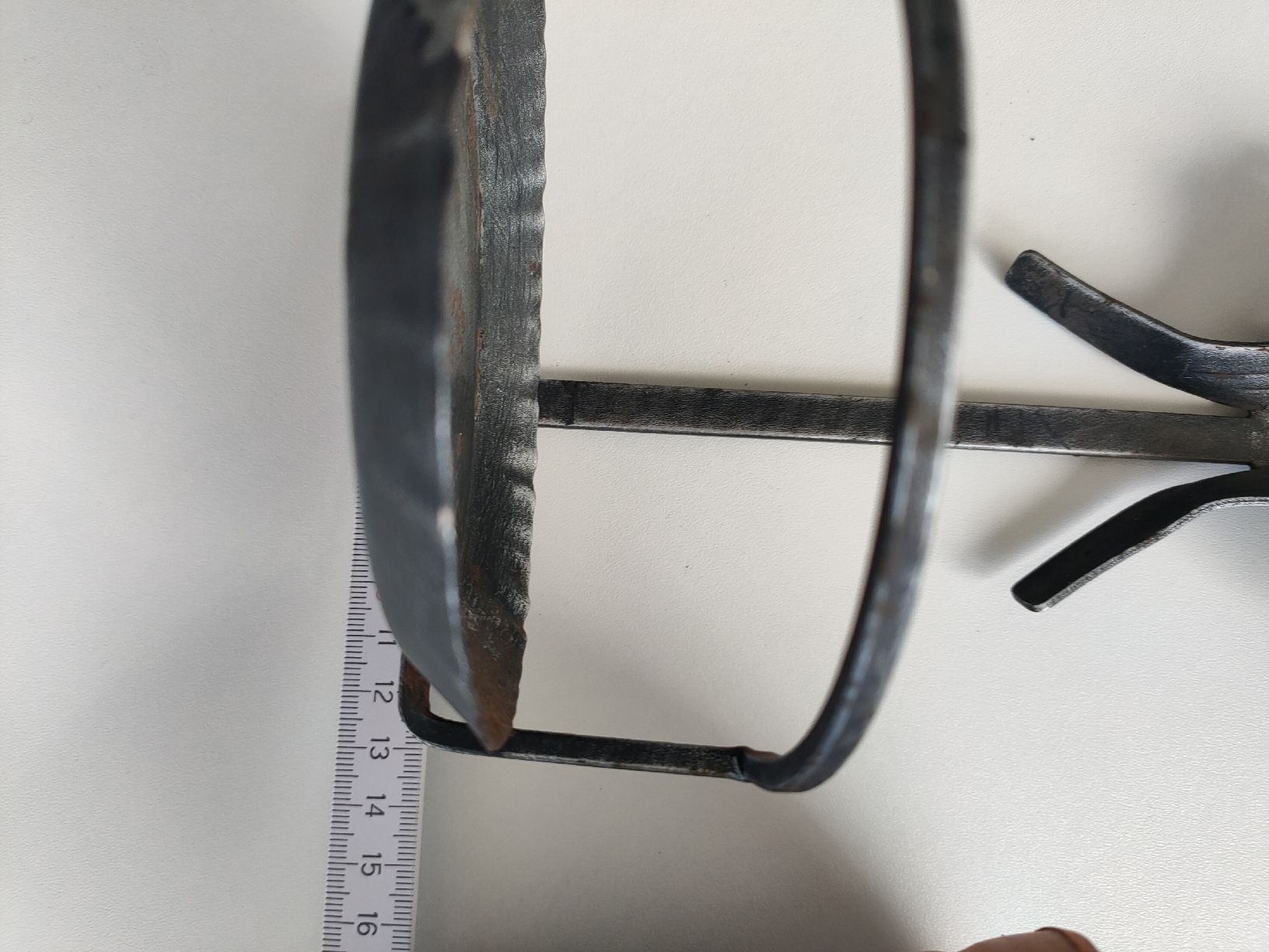 Eisenwaren: Blumenhalter zum aufhängen Metall mit Topf - Vintage Design – Gebraucht aus Gipf-Oberfrick von minini 7