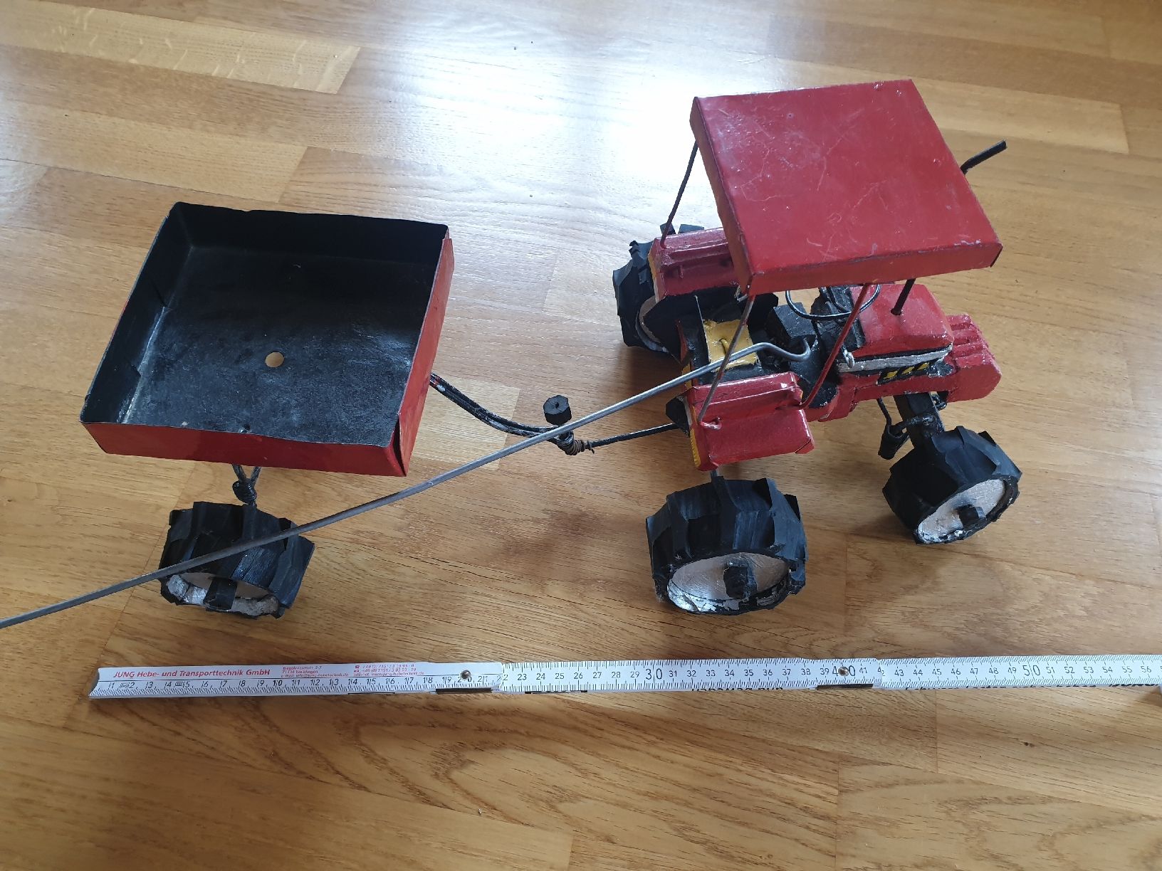Jouets: Blech-Traktor mit Abhänger aus Afrika – D'occasion à Egnach par lux30 1