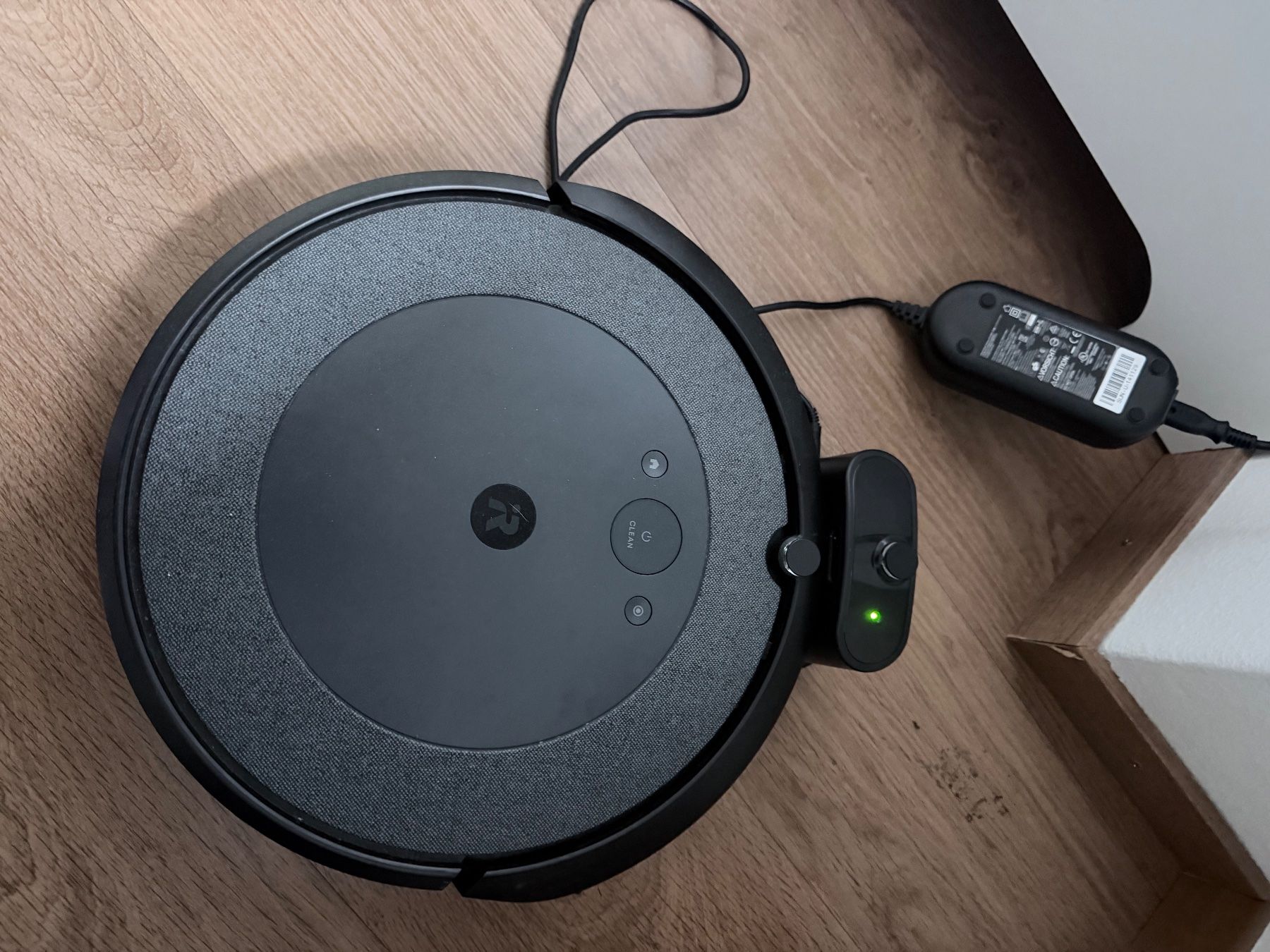 Irobot Staubsauger & Zubehör: Saugroboter iRobot Roomba i5 – Gebraucht aus Kaltbrunn von glo_vzf2